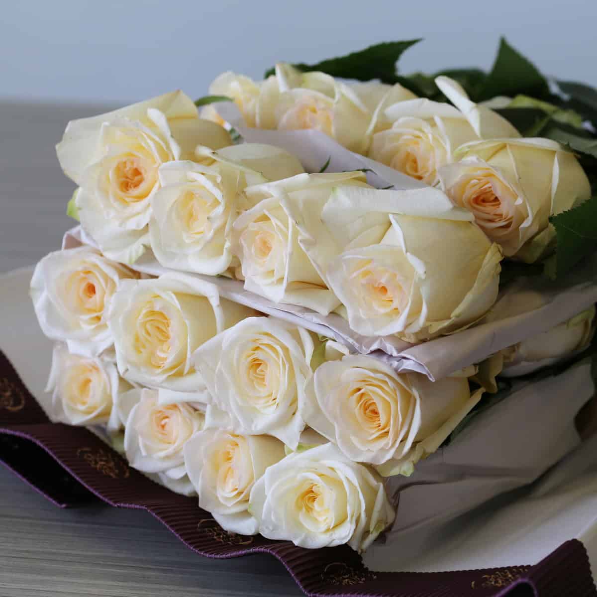 Candlelight Roses – 60 cm